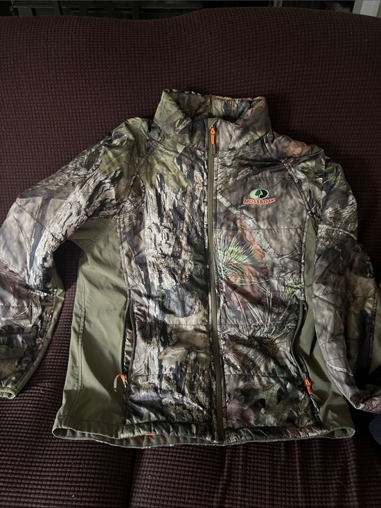 Mossy Oak Jackets & Blazers - Mossy Oak ladies Camo Puffer Jacket with Olive Side Panels
